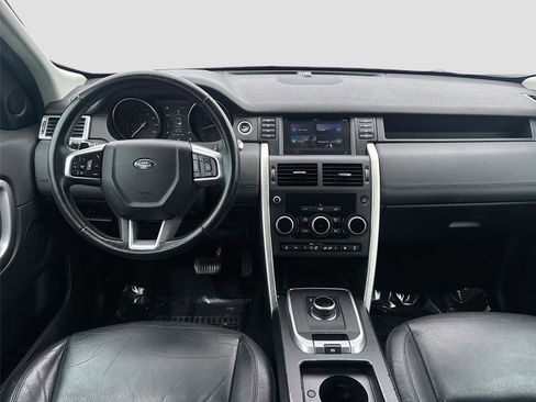 Used 2018 Land Rover Discovery Sport SE image 21