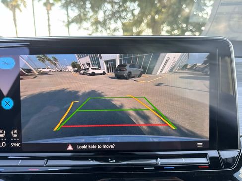 New 2026 Volkswagen Atlas Cross Sport SE FWD image 18