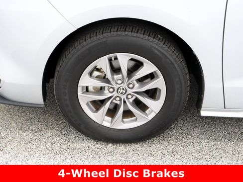 Certified 2023 Toyota Sienna XLE image 11