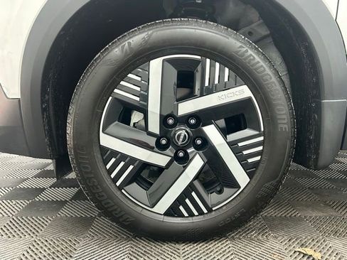 Used 2025 Nissan Kicks SV image 14