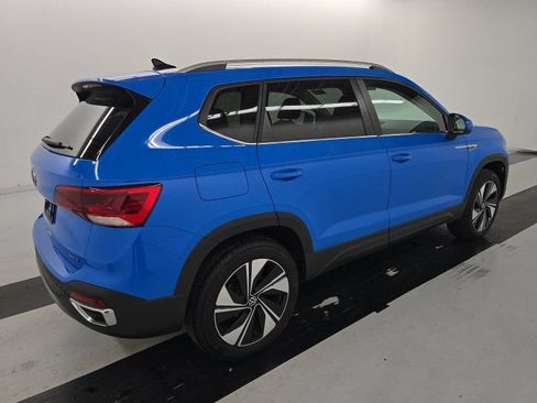 Used 2024 Volkswagen Taos SE AWD/4WD image 2