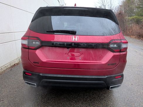 Used 2025 Honda Pilot Sport image 6