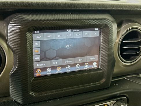 Used 2023 Jeep Wrangler Unlimited w/ Convenience Group AWD/4WD image 19