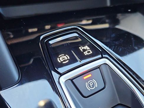 Certified 2025 Audi Q5 Premium w/ Convenience Package image 18