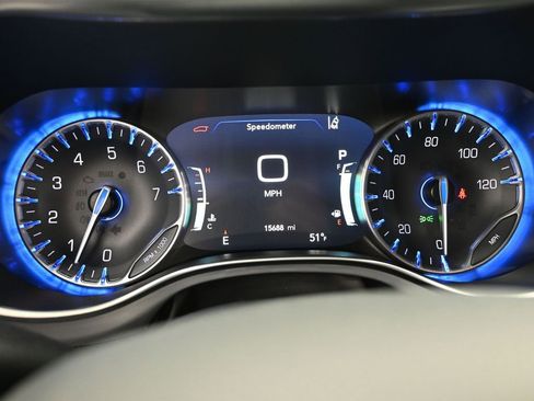 Used 2025 Chrysler Pacifica Limited FWD image 18