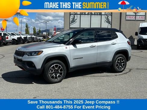 Certified 2025 Jeep Compass Trailhawk AWD/4WD image 1