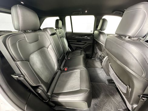 Used 2023 Jeep Grand Cherokee Altitude image 25