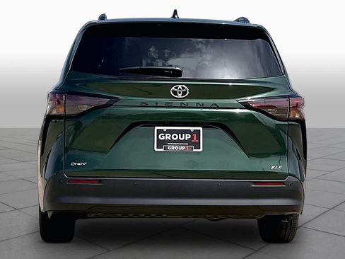 New 2026 Toyota Sienna XLE FWD image 4