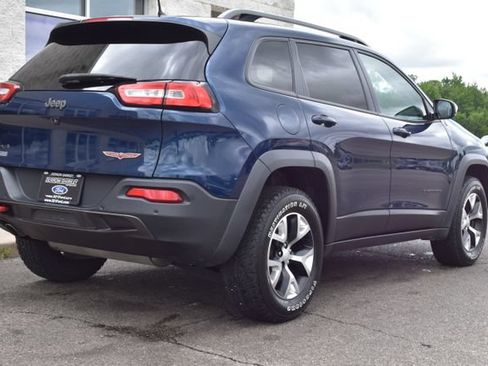 Used 2018 Jeep Cherokee Trailhawk w/ Cold Weather Group AWD/4WD image 16