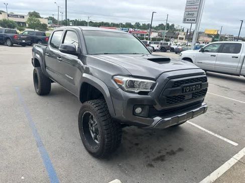 Used 2017 Toyota Tacoma TRD Sport w/ Tow Package (A/T) AWD/4WD image 15