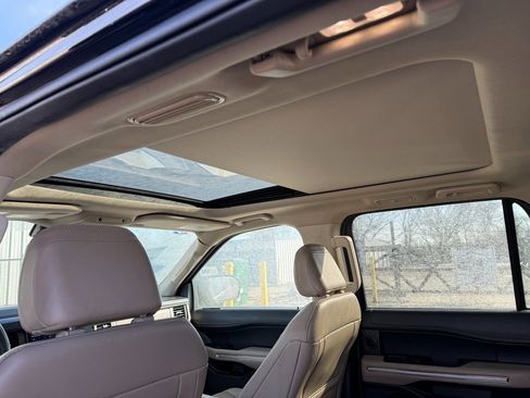Used 2023 Ford Expedition Max Limited image 4