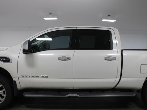 Used 2017 Nissan Titan SL RWD image 6