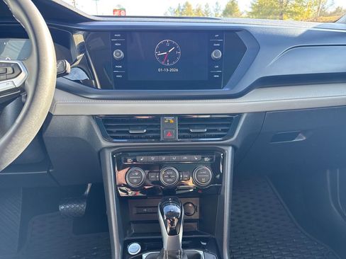 Used 2024 Volkswagen Taos SE w/ Panoramic Sunroof Package image 19