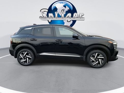 Used 2025 Nissan Kicks SV image 9