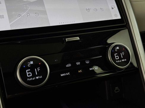 New 2025 Land Rover Discovery S AWD/4WD image 17