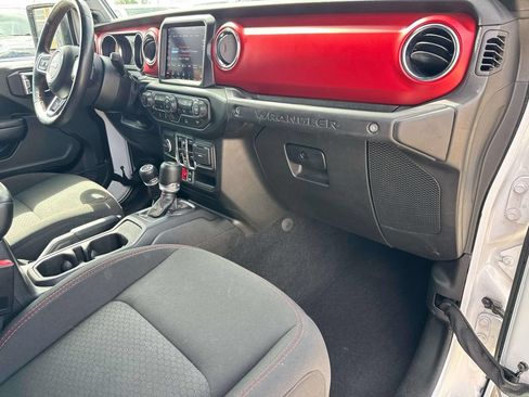 Used 2023 Jeep Wrangler Unlimited Rubicon w/ Cold Weather Group AWD/4WD image 18