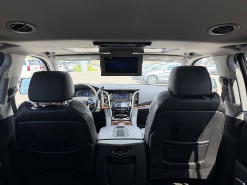 Used 2020 Cadillac Escalade Premium Luxury w/ Escalade Sport Edition AWD/4WD image 21