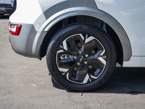 Used 2024 Kia Niro Wave w/ Wave Preserve Package FWD image 8