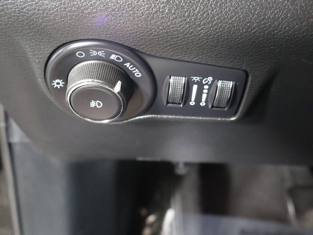 Used 2026 Jeep Compass Latitude AWD/4WD image 31