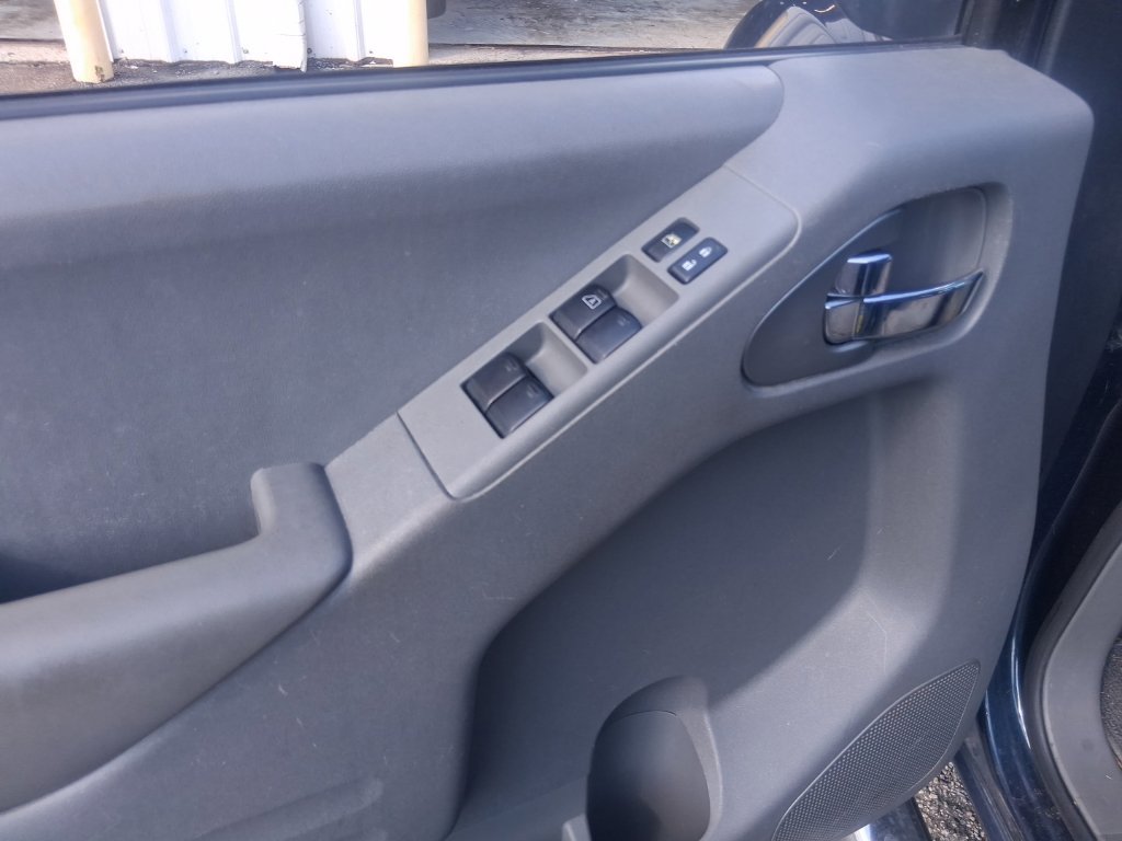 Used 2018 Nissan Frontier SV w/ Value Truck Package AWD/4WD image 8