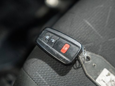 Used 2025 Toyota RAV4 XLE image 43