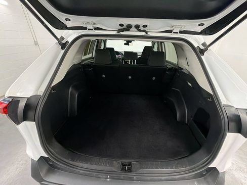 Used 2020 Toyota RAV4 LE FWD image 22
