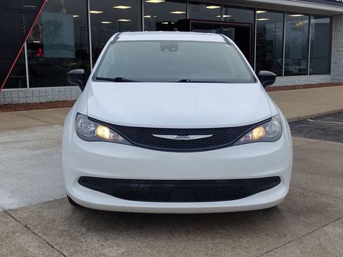 Used 2024 Chrysler Voyager LX image 14