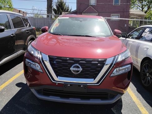 Used 2023 Nissan Rogue SV image 9