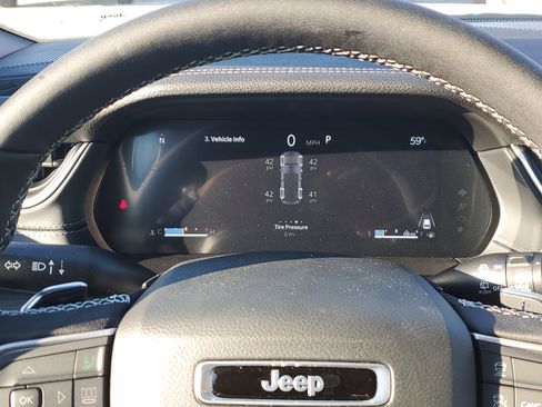 New 2025 Jeep Grand Cherokee Limited image 24