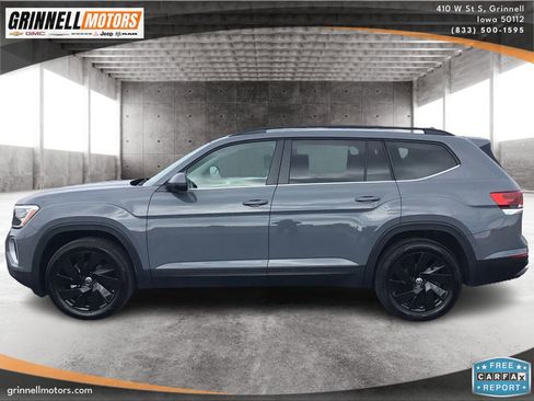 Used 2025 Volkswagen Atlas SE image 8