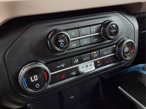 Used 2023 Ford Bronco Wildtrak image 19