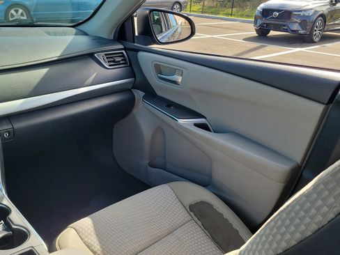 Used 2015 Toyota Camry SE image 16