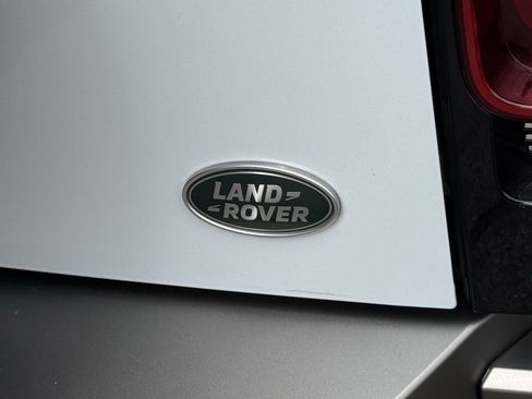 Used 2023 Land Rover Defender 110 X-Dynamic SE image 43