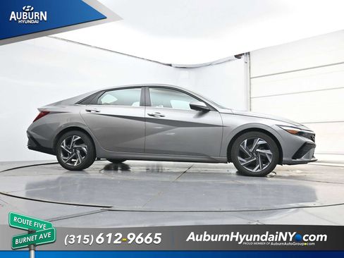 Used 2024 Hyundai Elantra SEL w/ Convenience Package FWD image 22