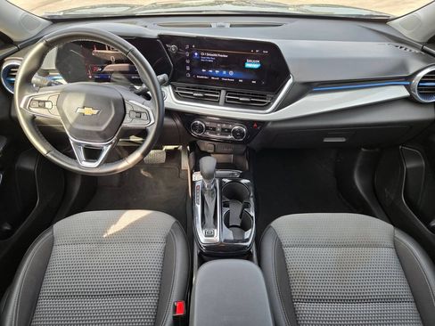 Used 2025 Chevrolet Trax LT w/ LT Convenience Package FWD image 27