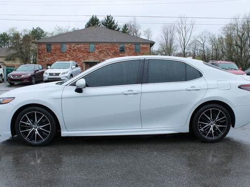 Used 2022 Toyota Camry SE image 5