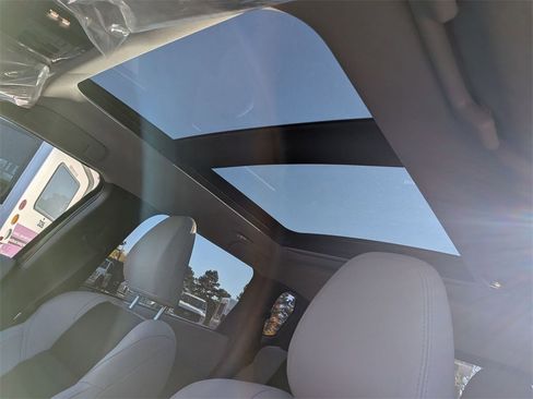 New 2025 Mitsubishi Outlander SE image 13