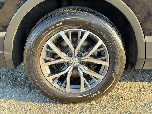 Used 2020 Volkswagen Tiguan SE w/ Panoramic Sunroof Package image 85