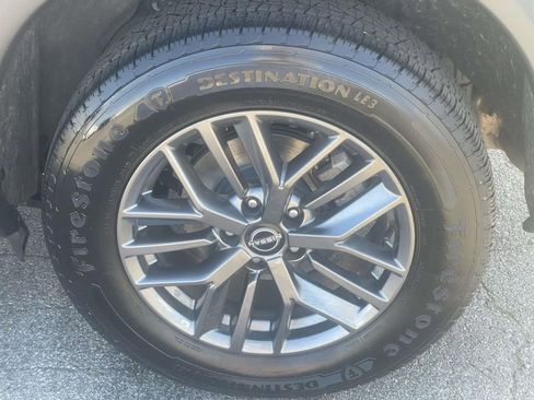 Used 2023 Nissan Rogue S AWD/4WD image 10