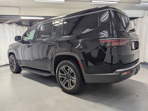 Used 2022 Jeep Wagoneer Series III w/ Flexible Seating Group image 4