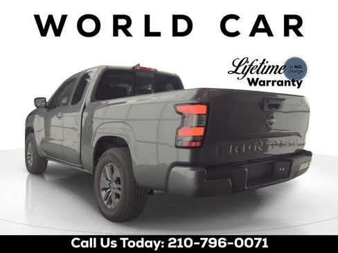 Used 2025 Nissan Frontier SV RWD image 3