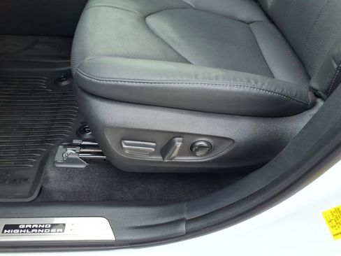 Used 2025 Toyota Grand Highlander AWD Hybrid image 5