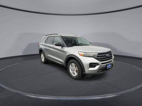 Certified 2022 Ford Explorer XLT w/ Class IV Trailer Tow Package AWD/4WD image 2