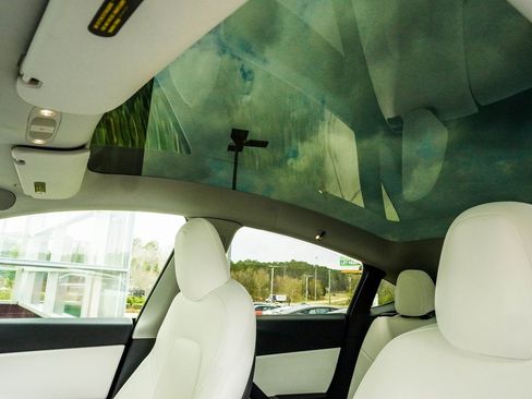 Used 2021 Tesla Model Y Long Range image 36