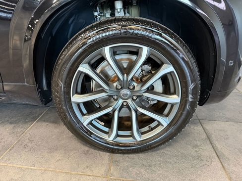 Used 2016 Volvo XC90 T6 Momentum w/ Momentum Plus Package AWD/4WD image 25