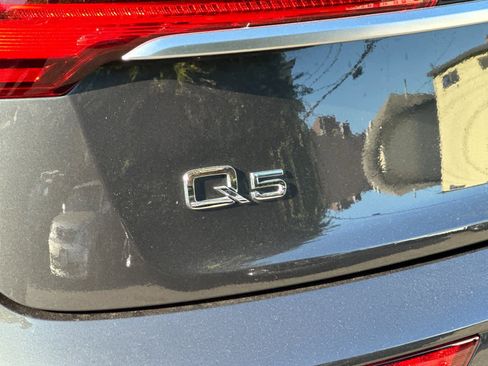 Used 2023 Audi Q5 Premium w/ Convenience Package image 27