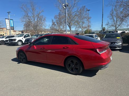 Used 2021 Hyundai Elantra SEL image 4