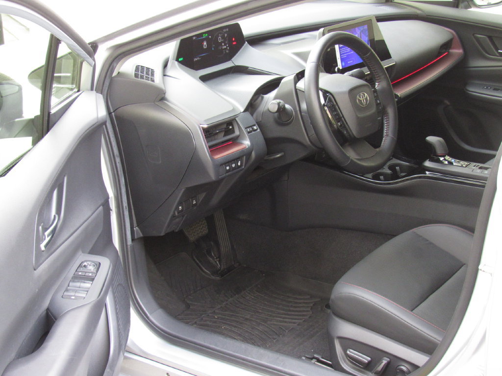 Certified 2024 Toyota Prius Prime FWD image 11