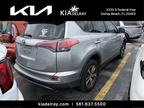 Used 2018 Toyota RAV4 XLE FWD image 2