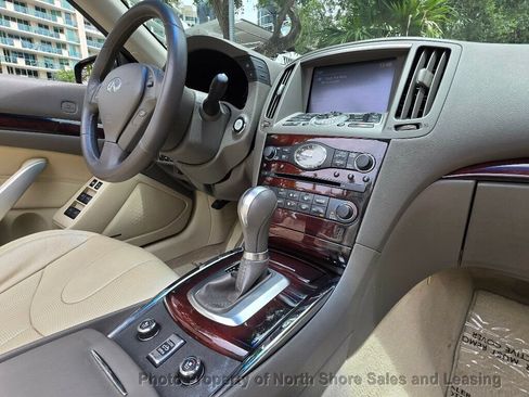 Used 2014 INFINITI Q60 Convertible w/ Premium Package RWD image 32
